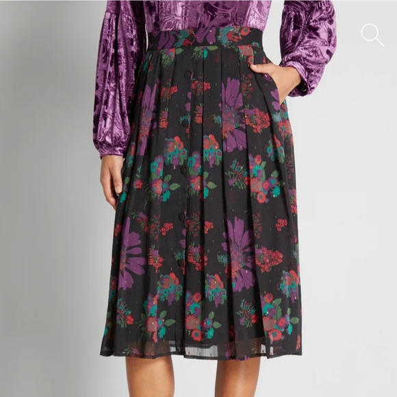 ModCloth Meow Bouquet Pleated Swing Skirt - Picture 6 of 13
